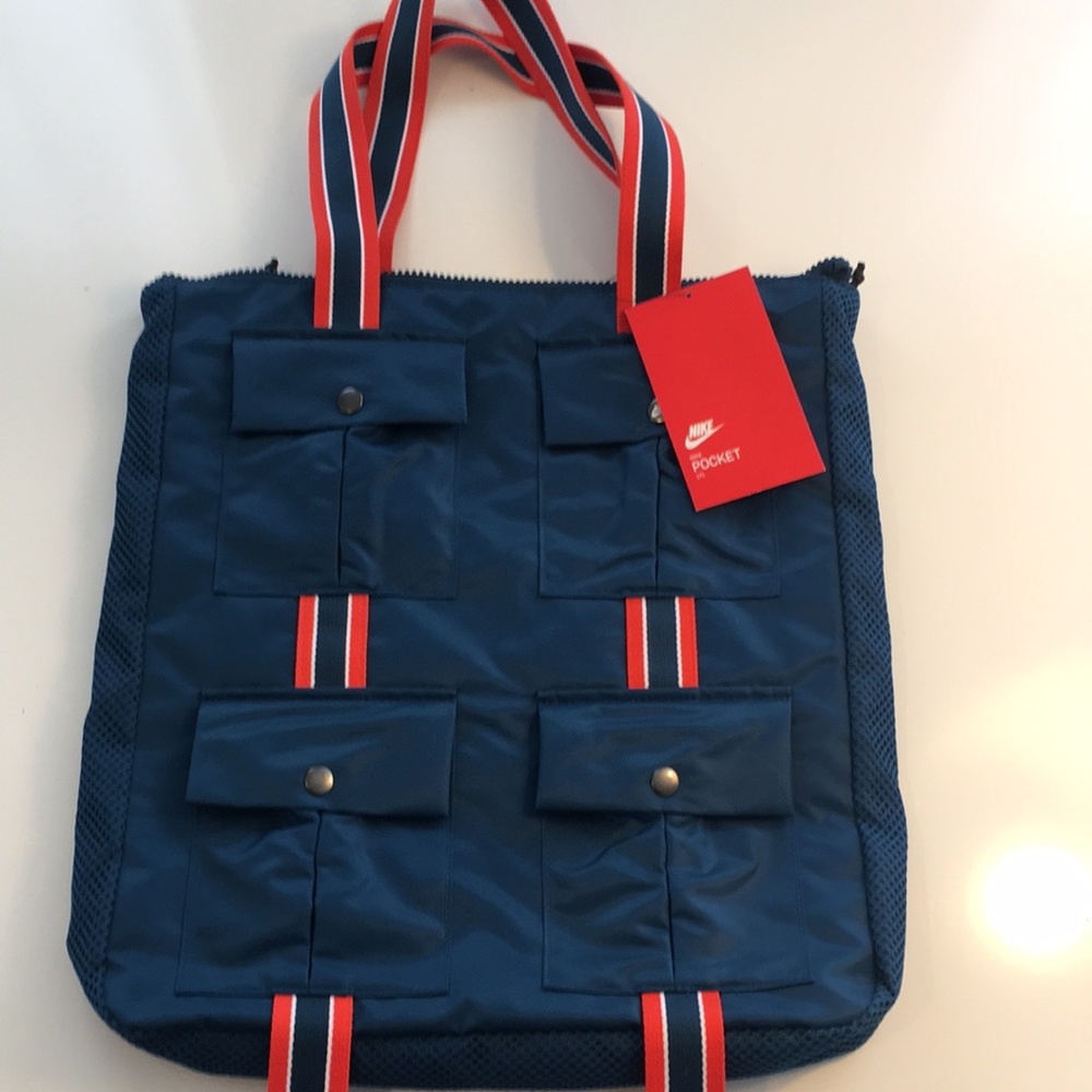 Nike POCKET TOTE 17L